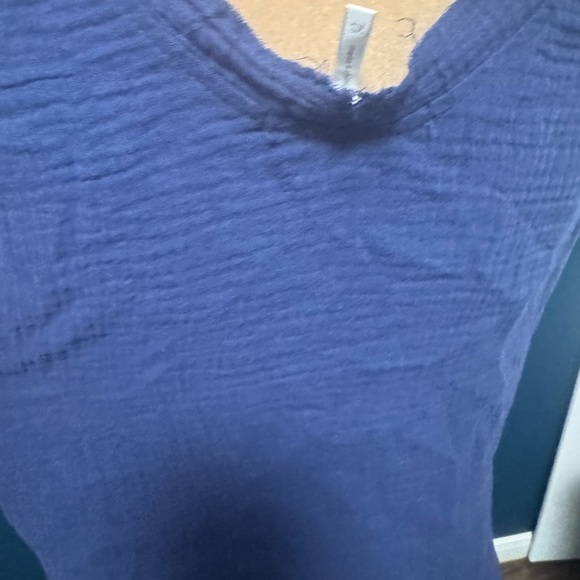 Three Dots Raw Hem Gauze Blue Sleeveless Top XS. 2 for 20 - Picture 4 of 5